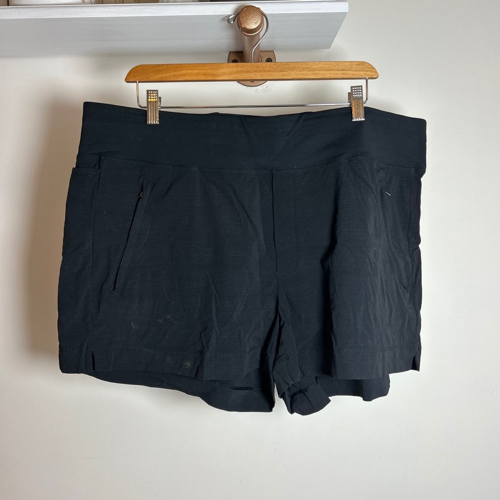 Athleta Trekkie North Shorts Black Hiking Travel Activewear Womens Size 18